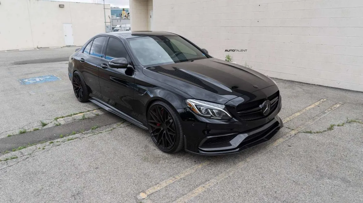 Mercedes-AMG C63 in Schwarz – Frontansicht